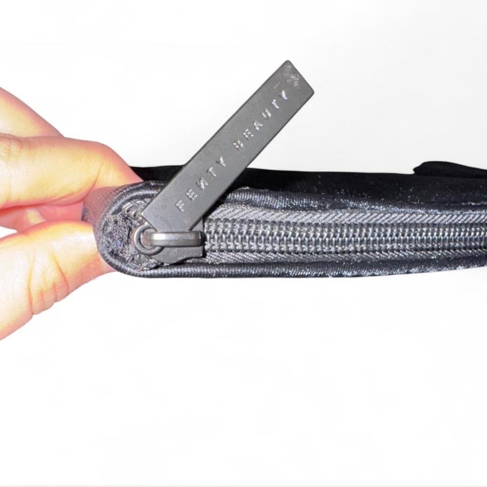 🔥Fenty Black Embossed Zipper Pouch Bag- Makeup Bag Never Used - Picture 2 of 3